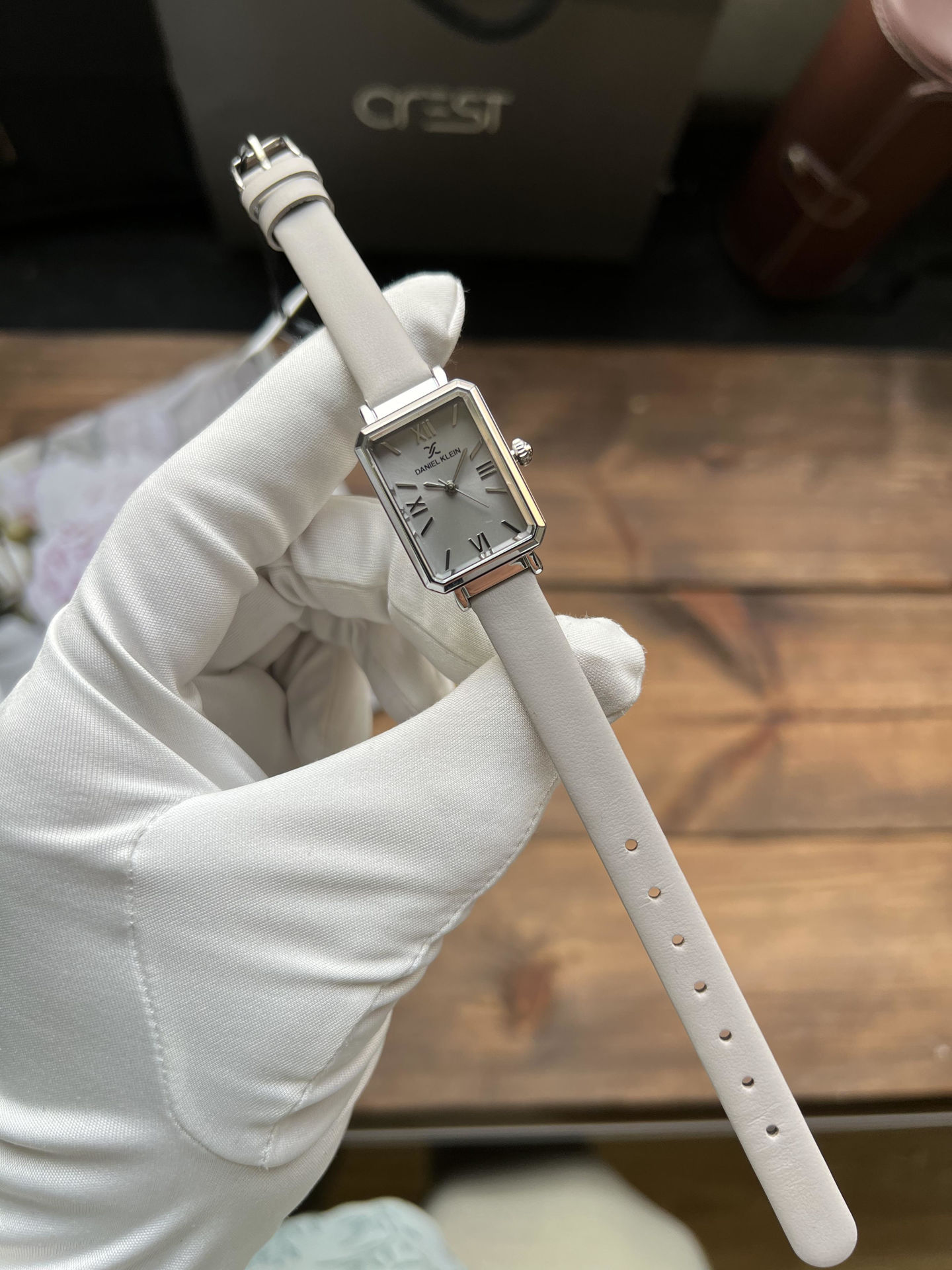 ساعت مچی زنانه دنیل کلین daniel klein اورجینال مدل DK.1.13935-2