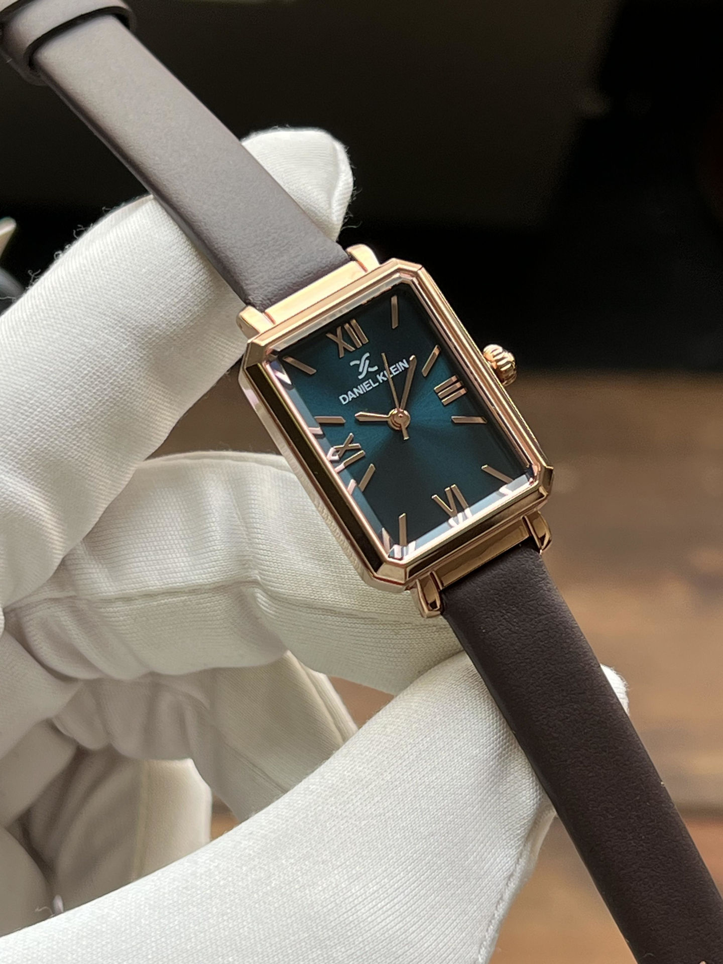 ساعت مچی زنانه دنیل کلین daniel klein اورجینال مدل DK.1.13935-6