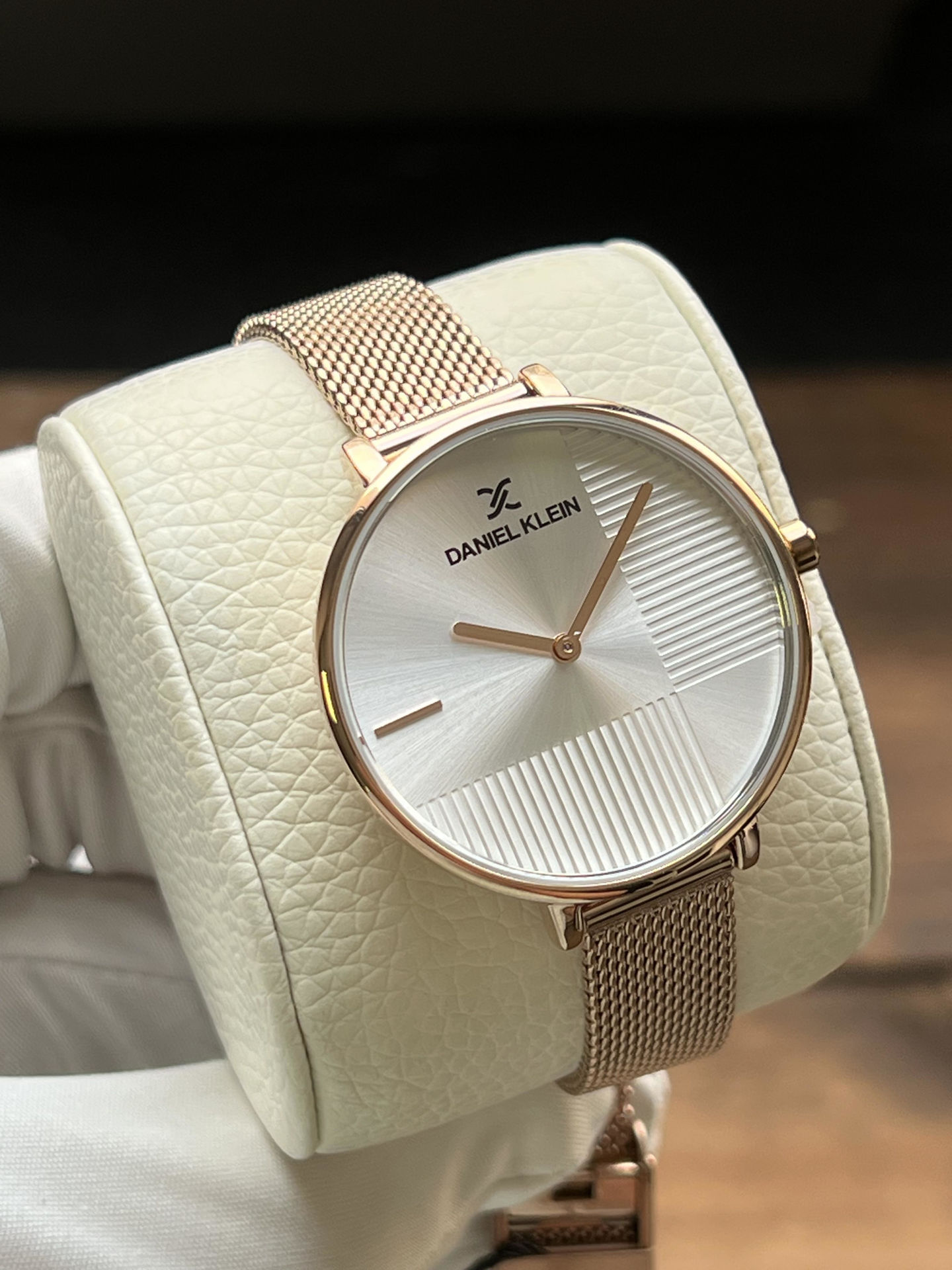 ساعت مچی زنانه دنیل کلین daniel klein اورجینال مدل DK.1.12897-2