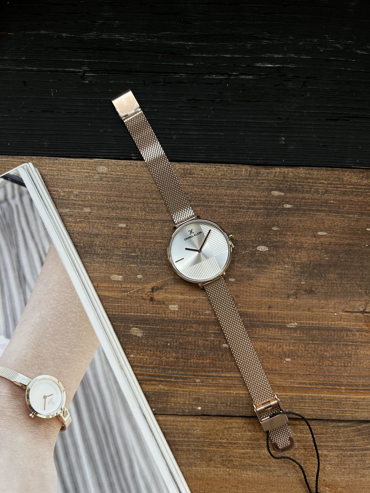 ساعت مچی زنانه دنیل کلین daniel klein اورجینال مدل DK.1.12897-2