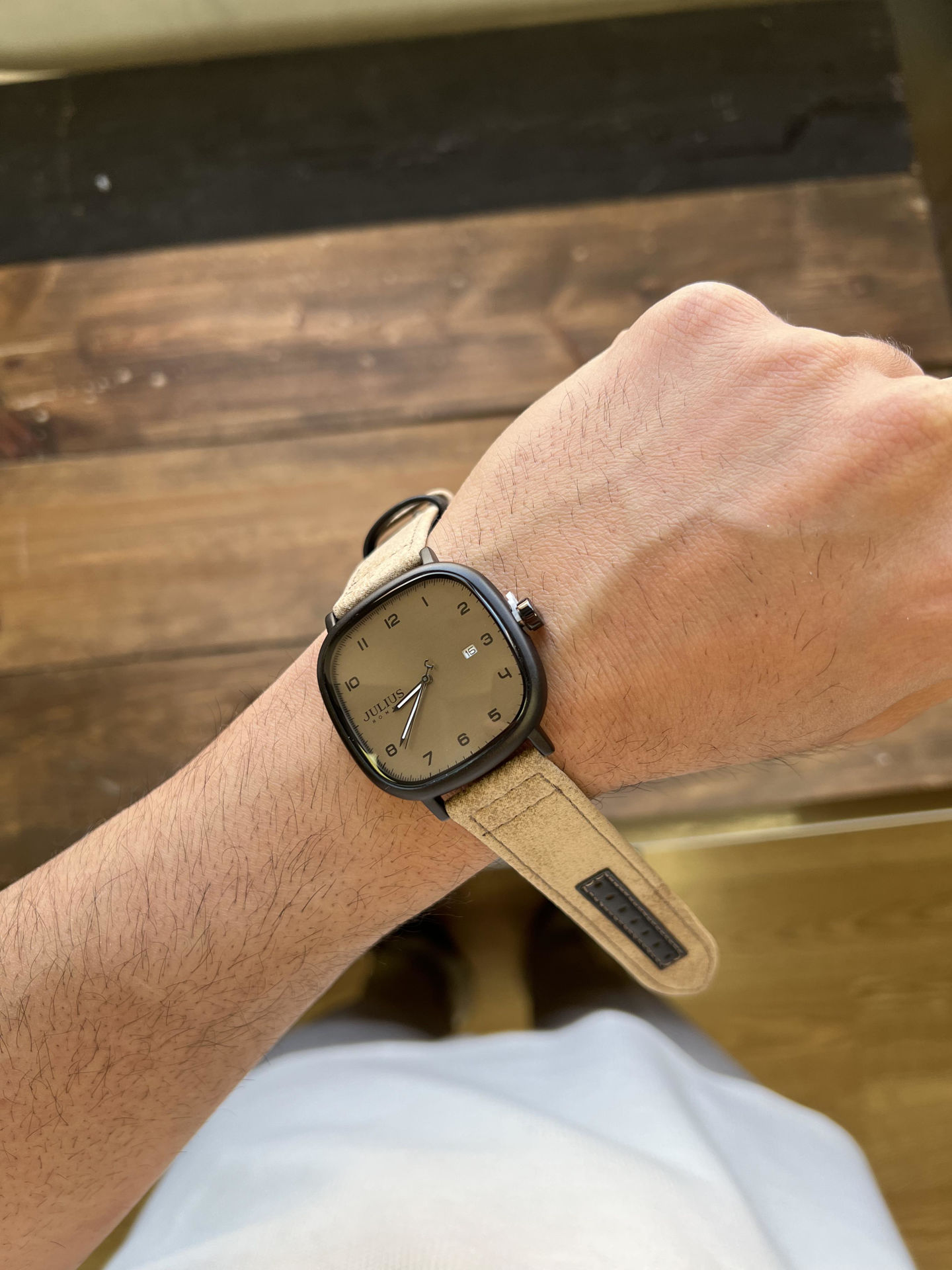 ساعت مچي مردانه بند برزنتي جوليوس مدل JAH-123B