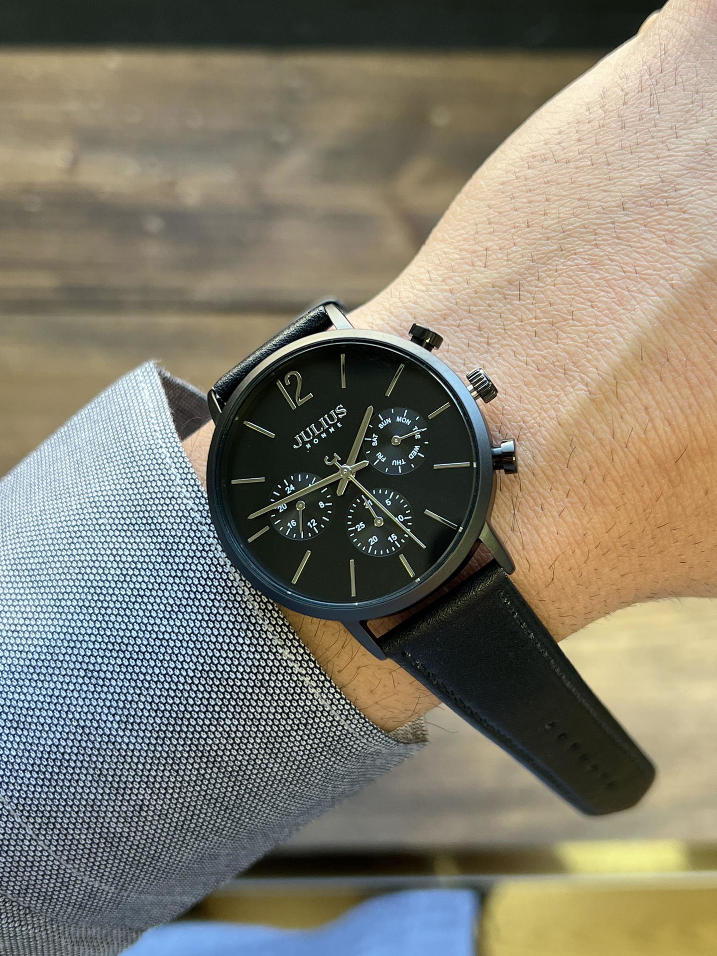 ساعت مچي مردانه بند چرمي جوليوس مدل JAH-101D