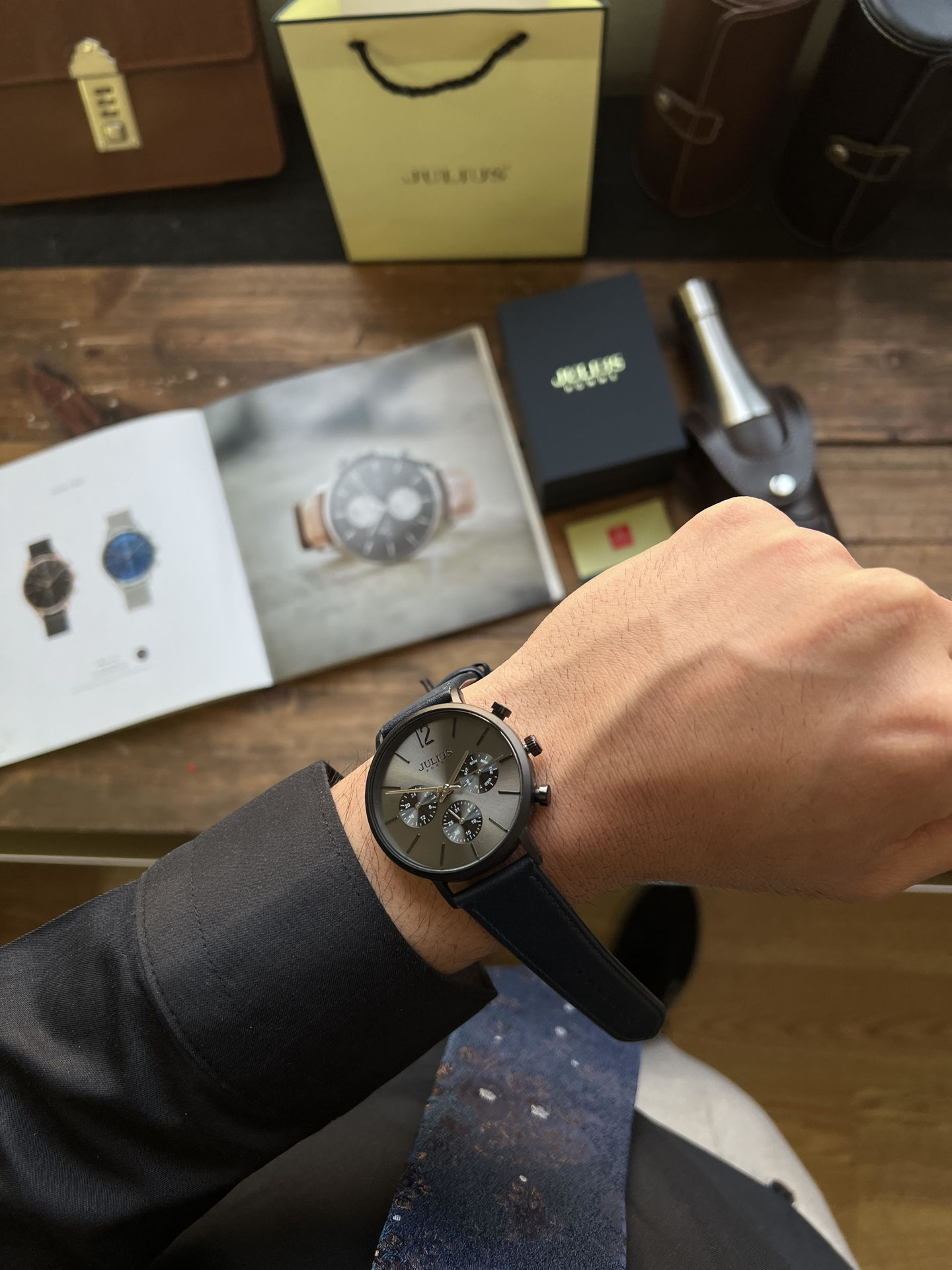 ساعت مچي مردانه بند چرمي جوليوس مدل JAH-101B