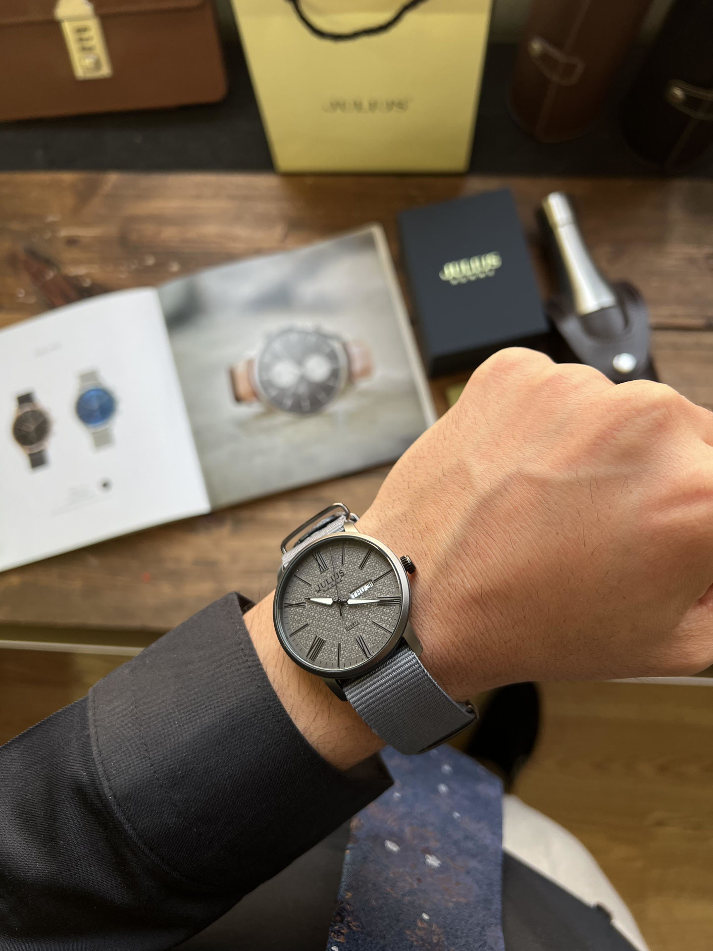 ساعت مچي مردانه بند برزنتي جوليوس مدل JAH-124C