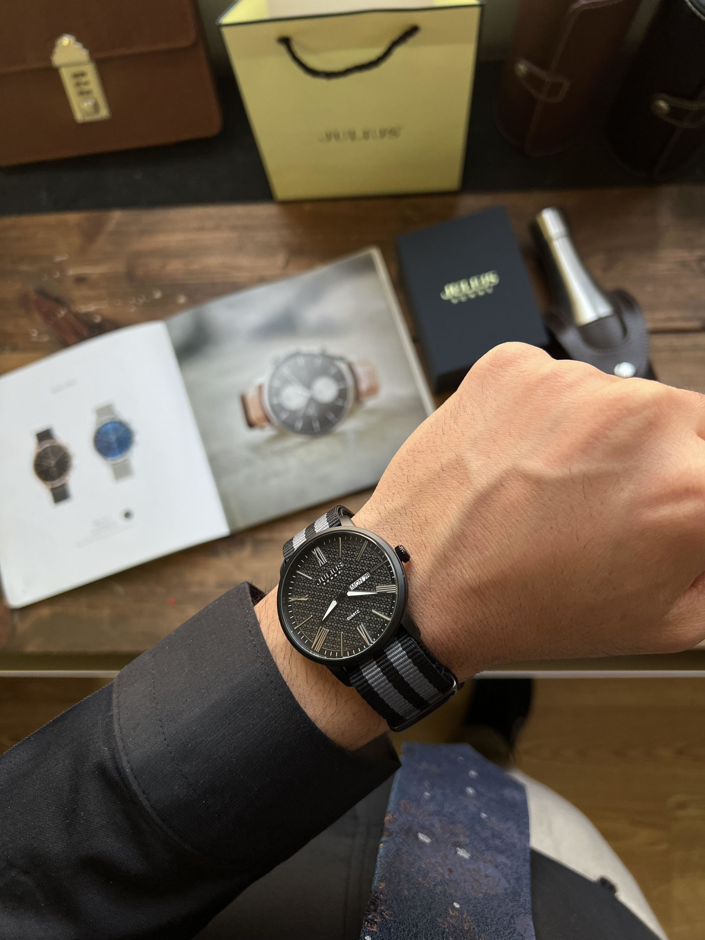 ساعت مچي مردانه بند برزنتي جوليوس مدل JAH-124D