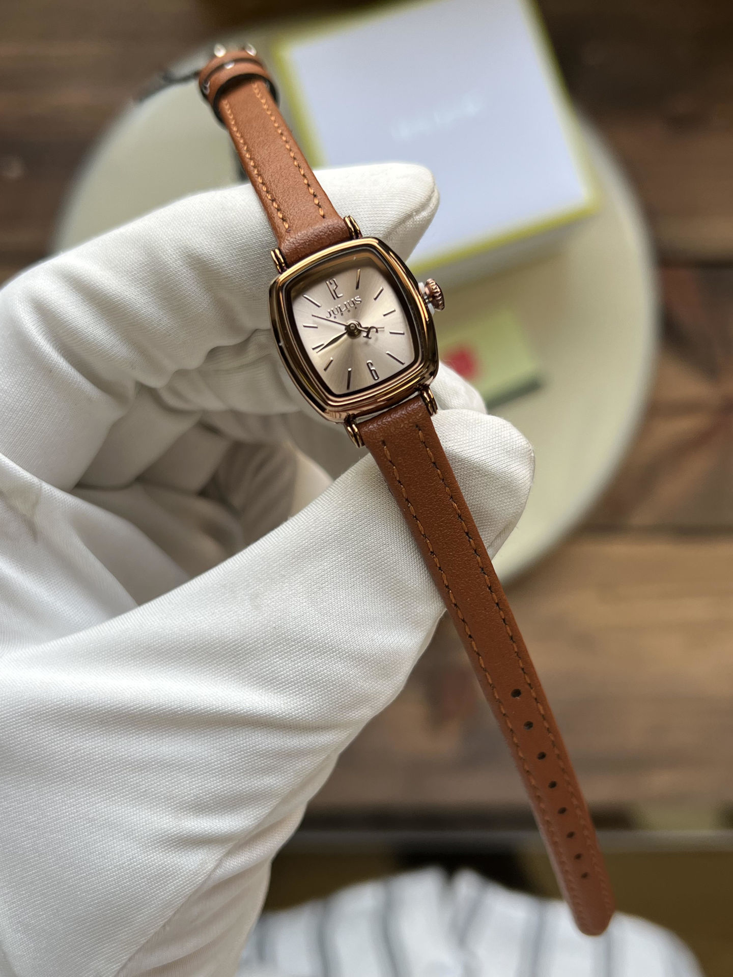 ساعت مچي زنانه بند چرمي جوليوس مدل JA-1445C