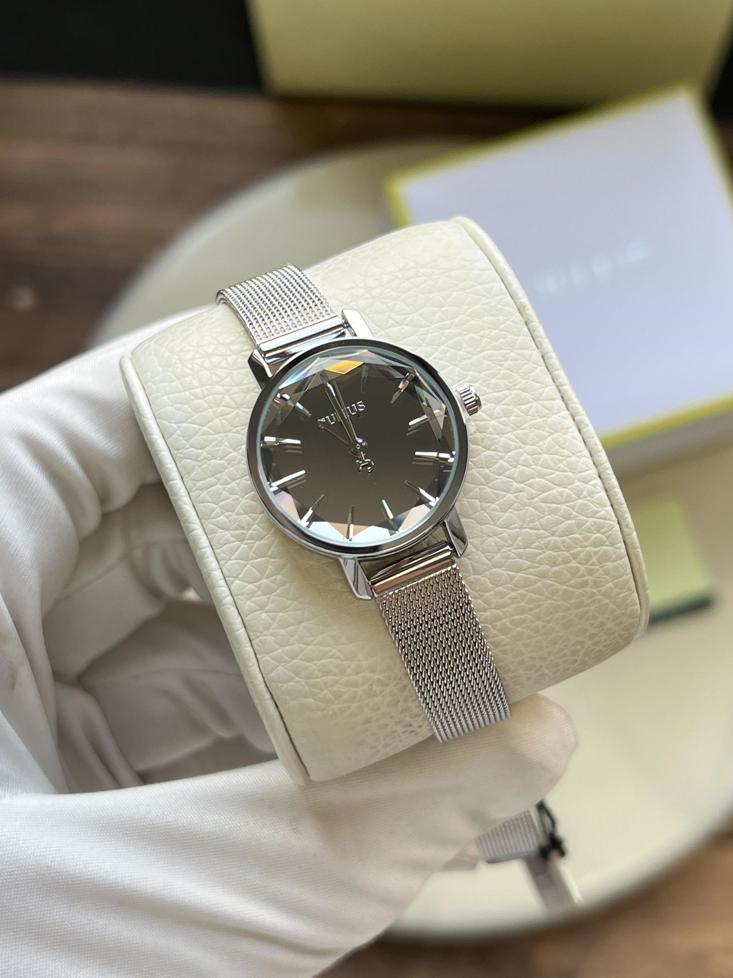 ساعت مچي زنانه گرد بندحصيري جوليوس مدل JA-1063A