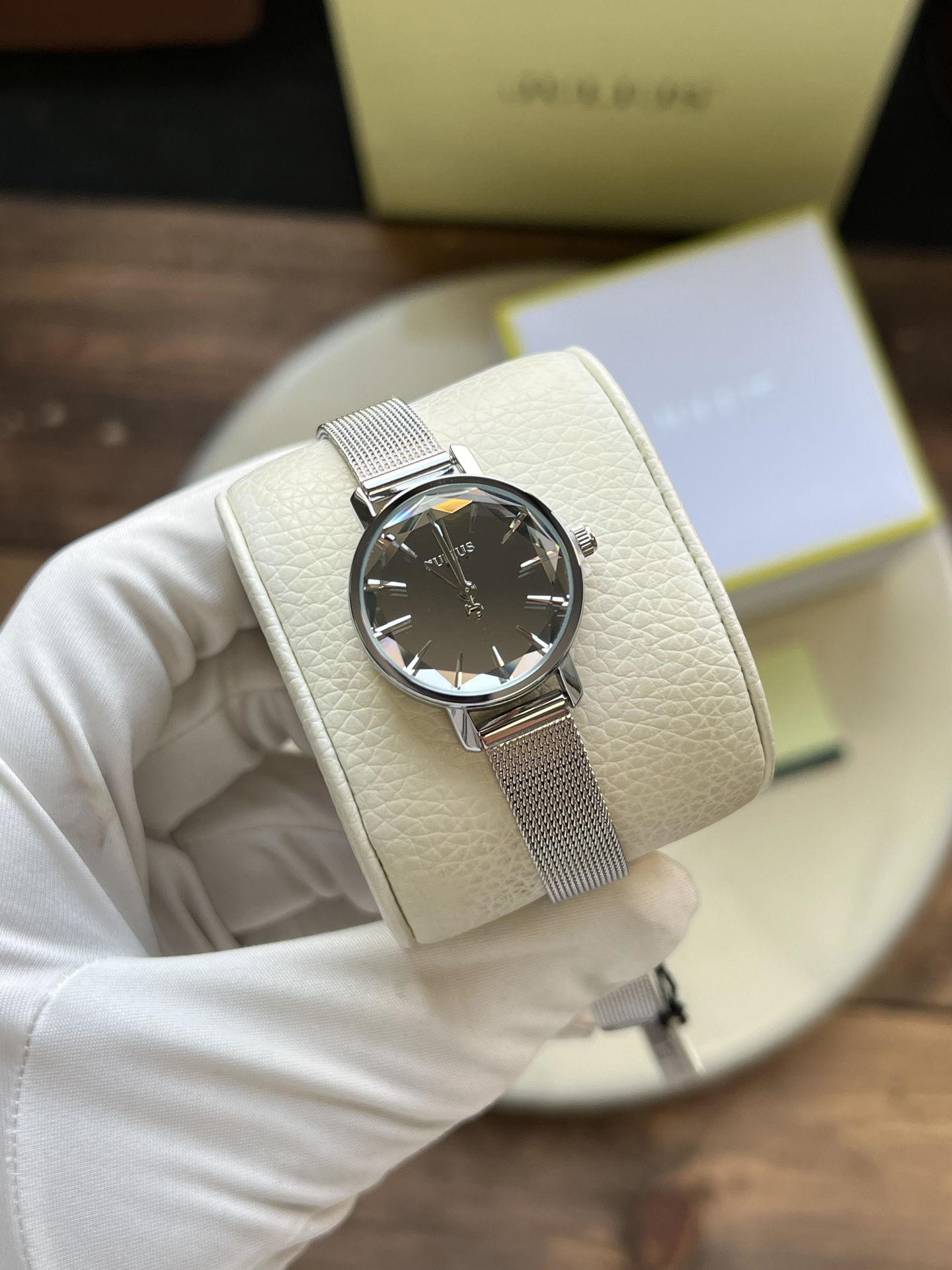 ساعت مچي زنانه گرد بندحصيري جوليوس مدل JA-1063A