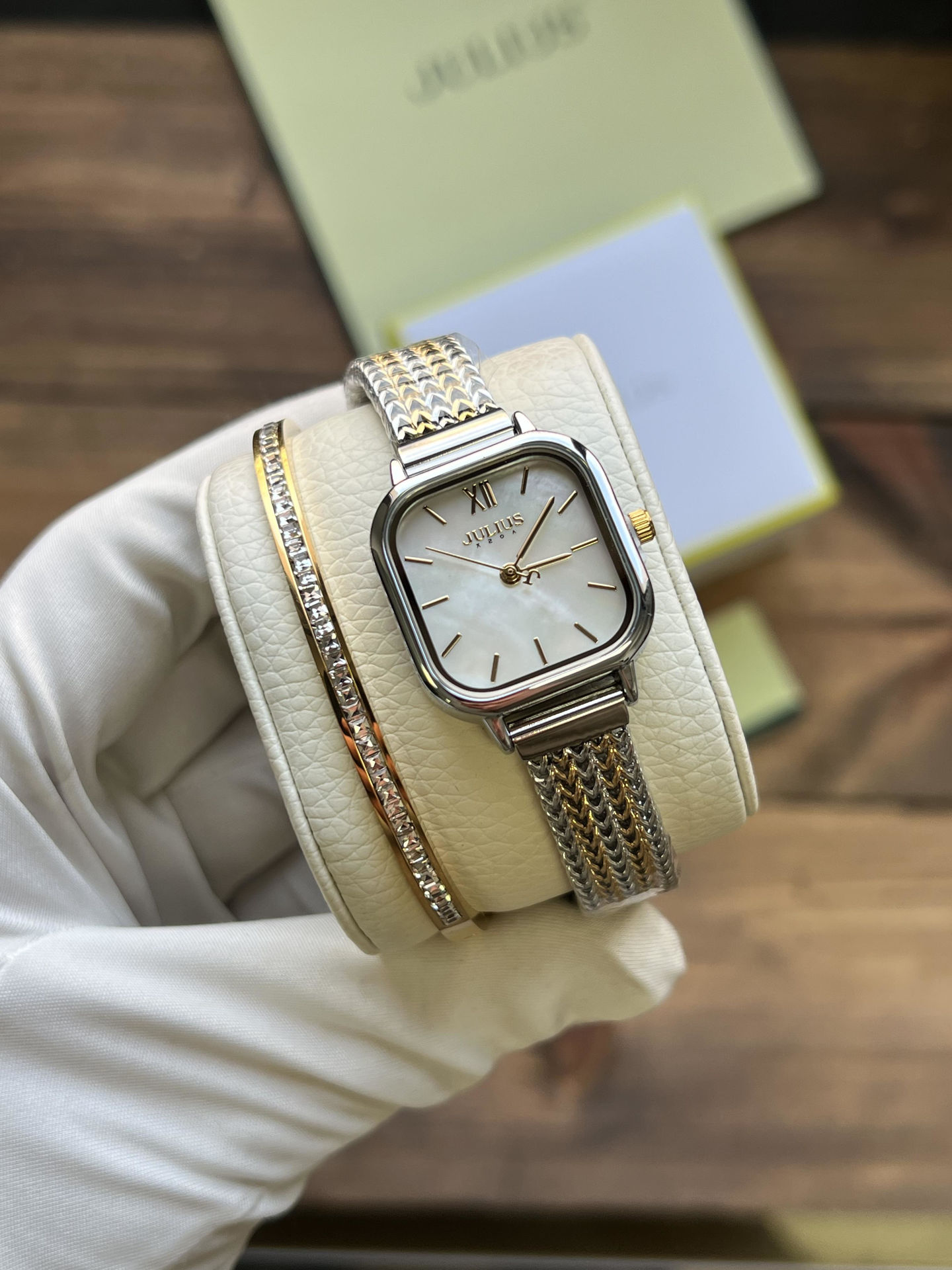 ساعت مچي بند حصيري زنانه جوليوس مدل JA-1405F