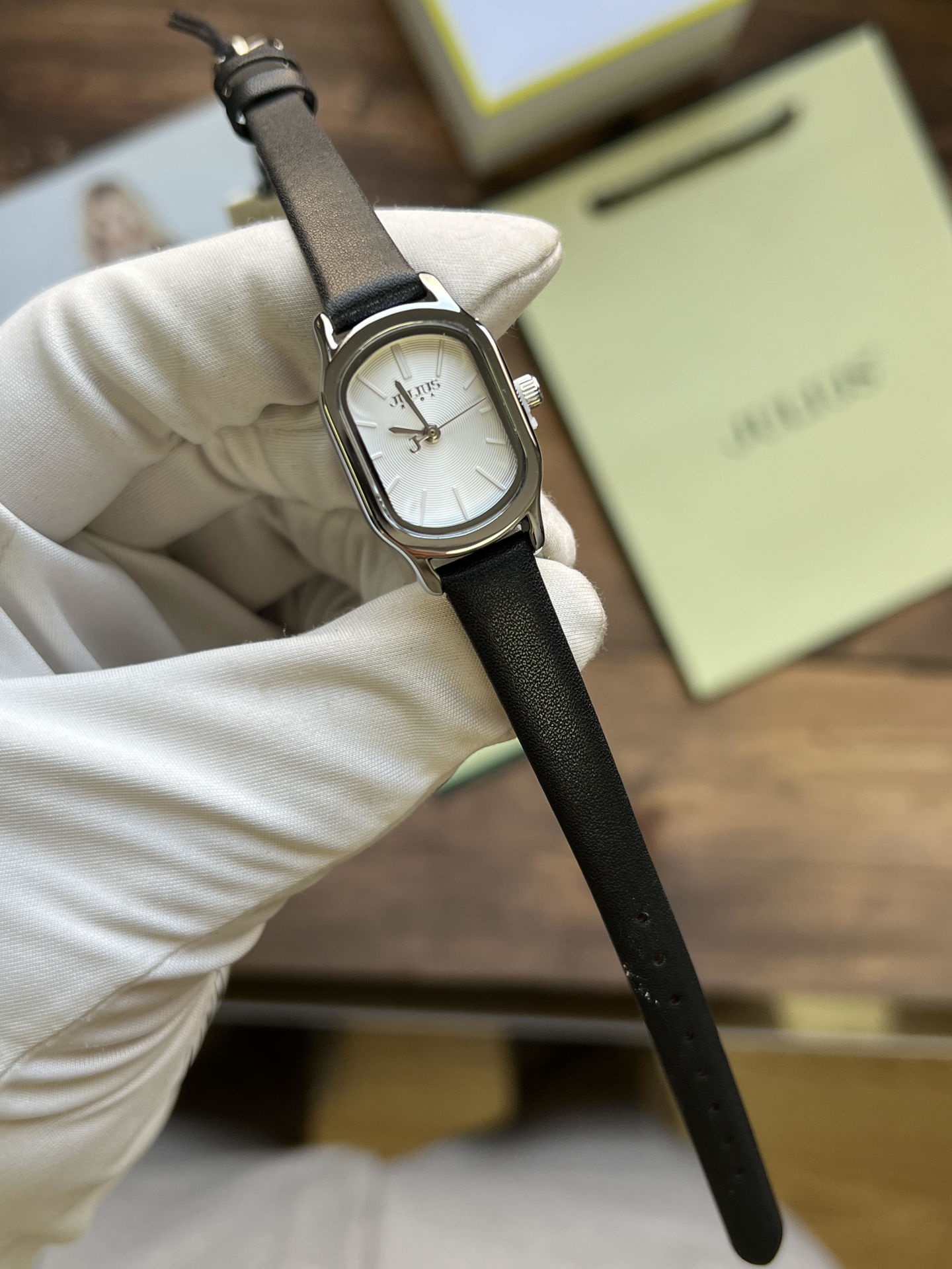 ساعت مچي زنانه بند چرمي جوليوس مدل JA-1112A