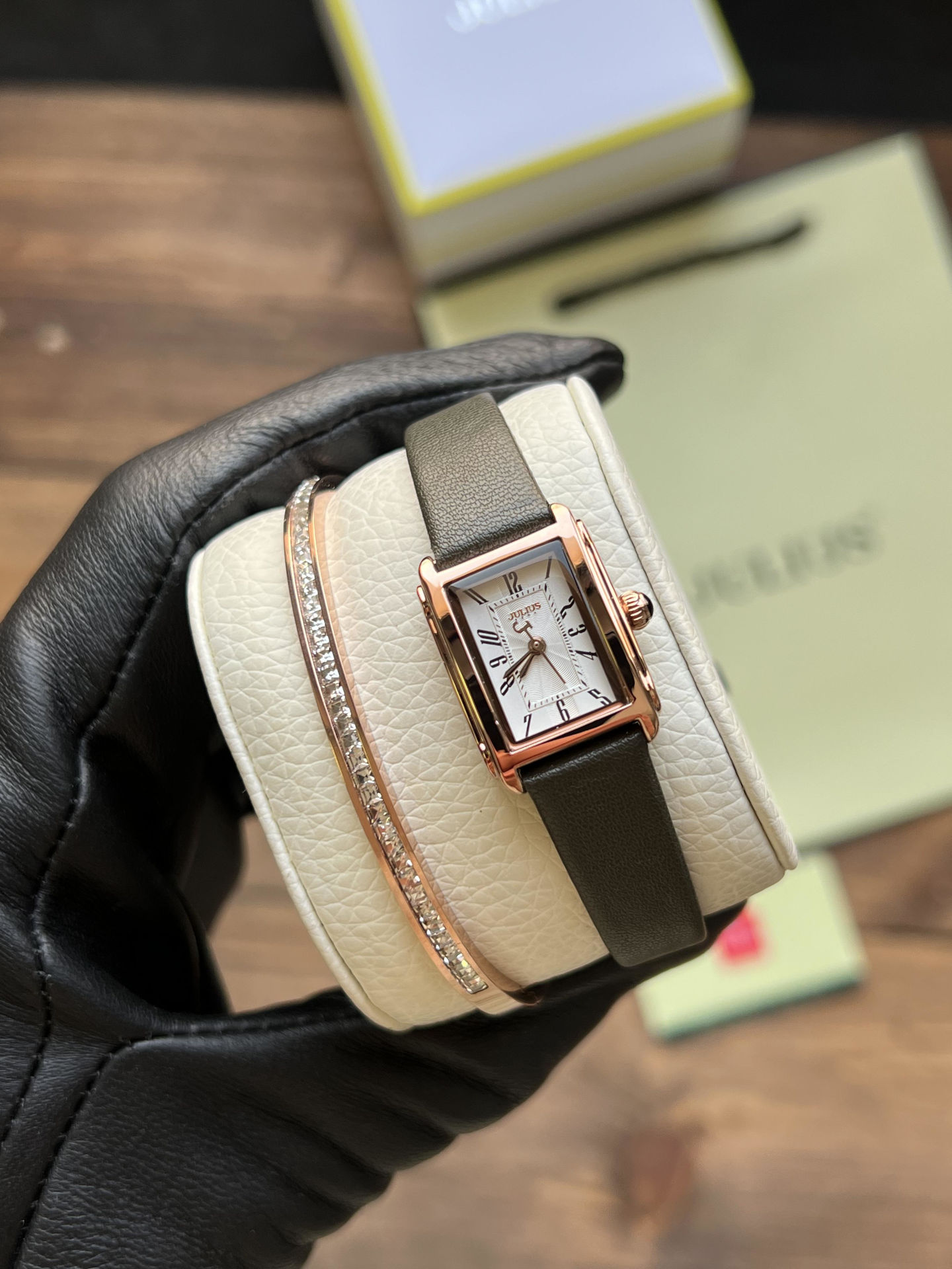 ساعت مچي زنانه بند چرمي جوليوس مدل JA-1457B