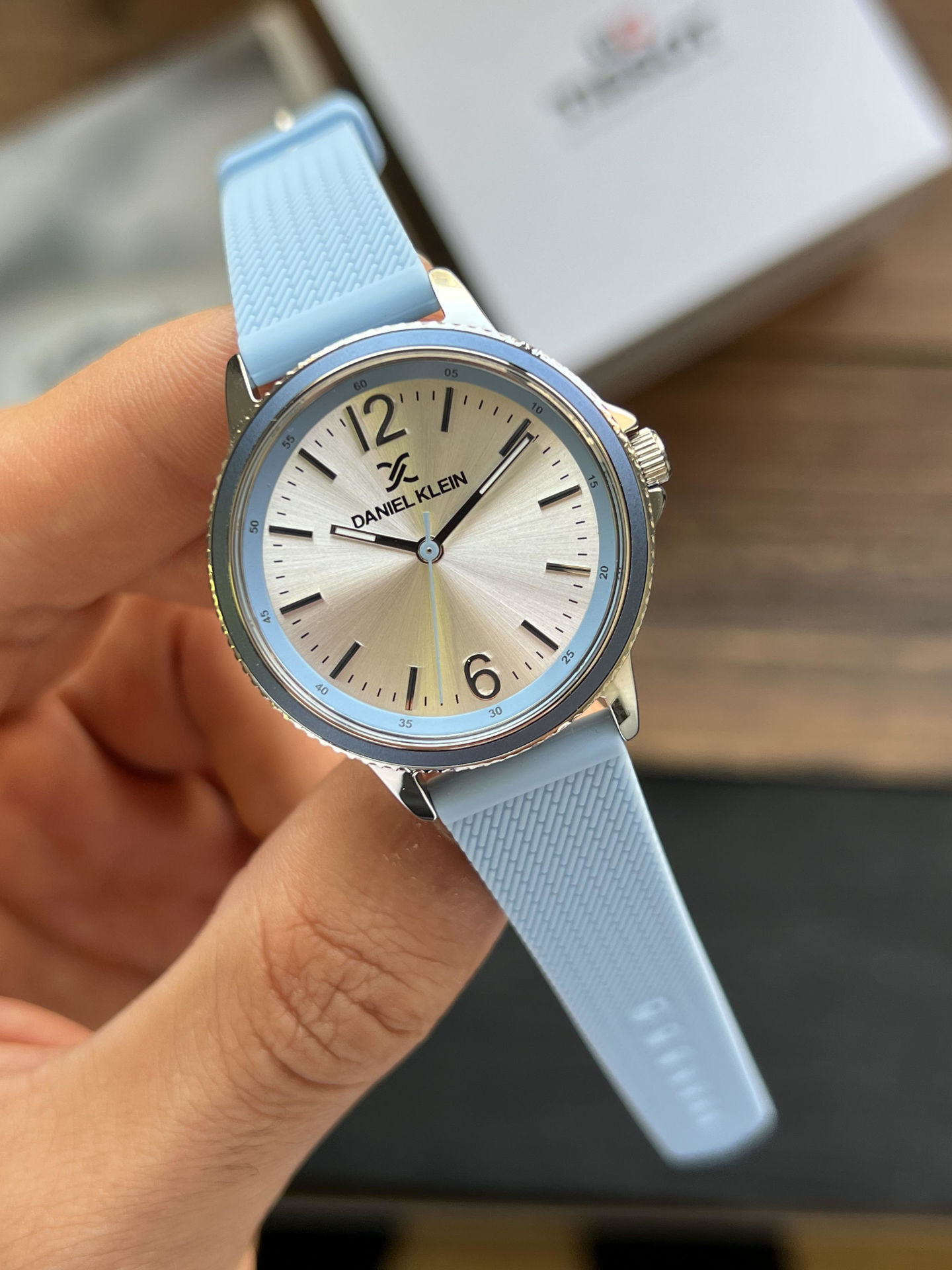 ساعت مچی زنانه دنیل کلین daniel klein اورجینال مدل DK.1.13470.4