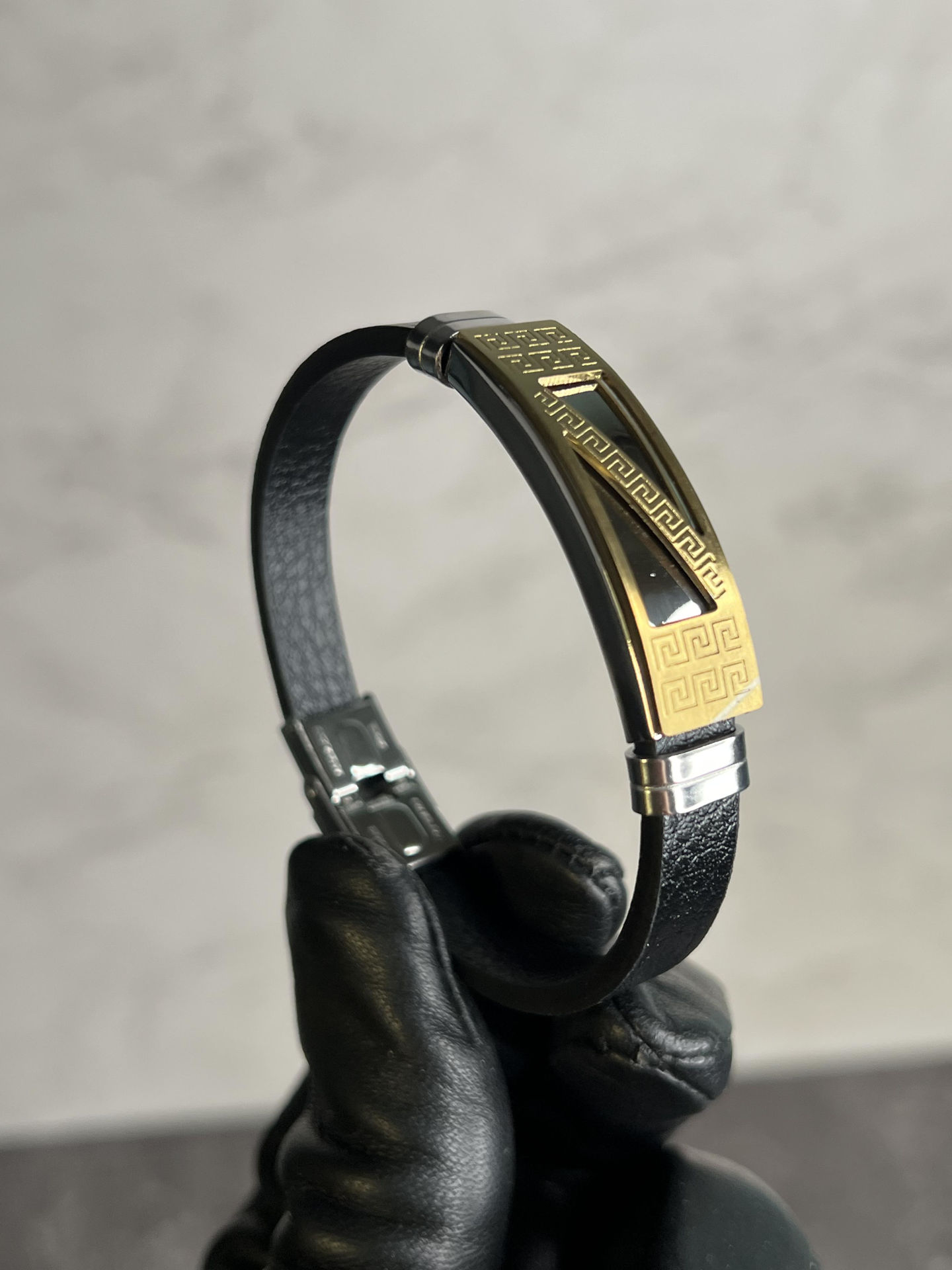 دستبند چرم مردانه5