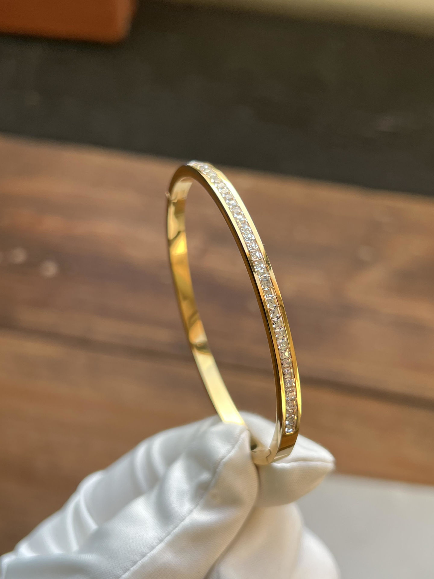 دستبند زنانه جولیوس مدل d201