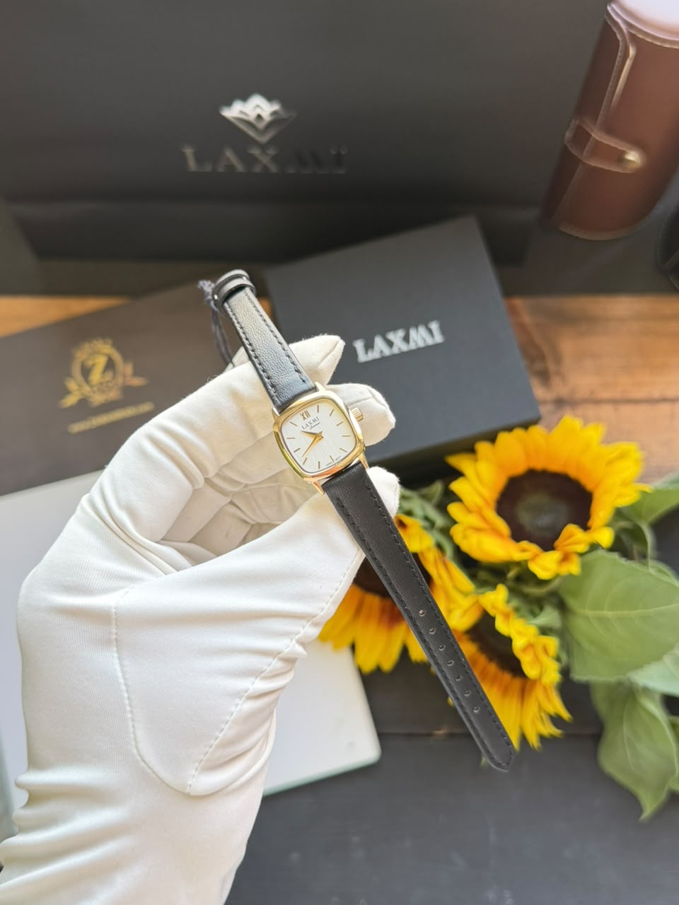 ساعت مچی زنانه لاکسمی LAXMI اورجینال مدل LA-8233-9