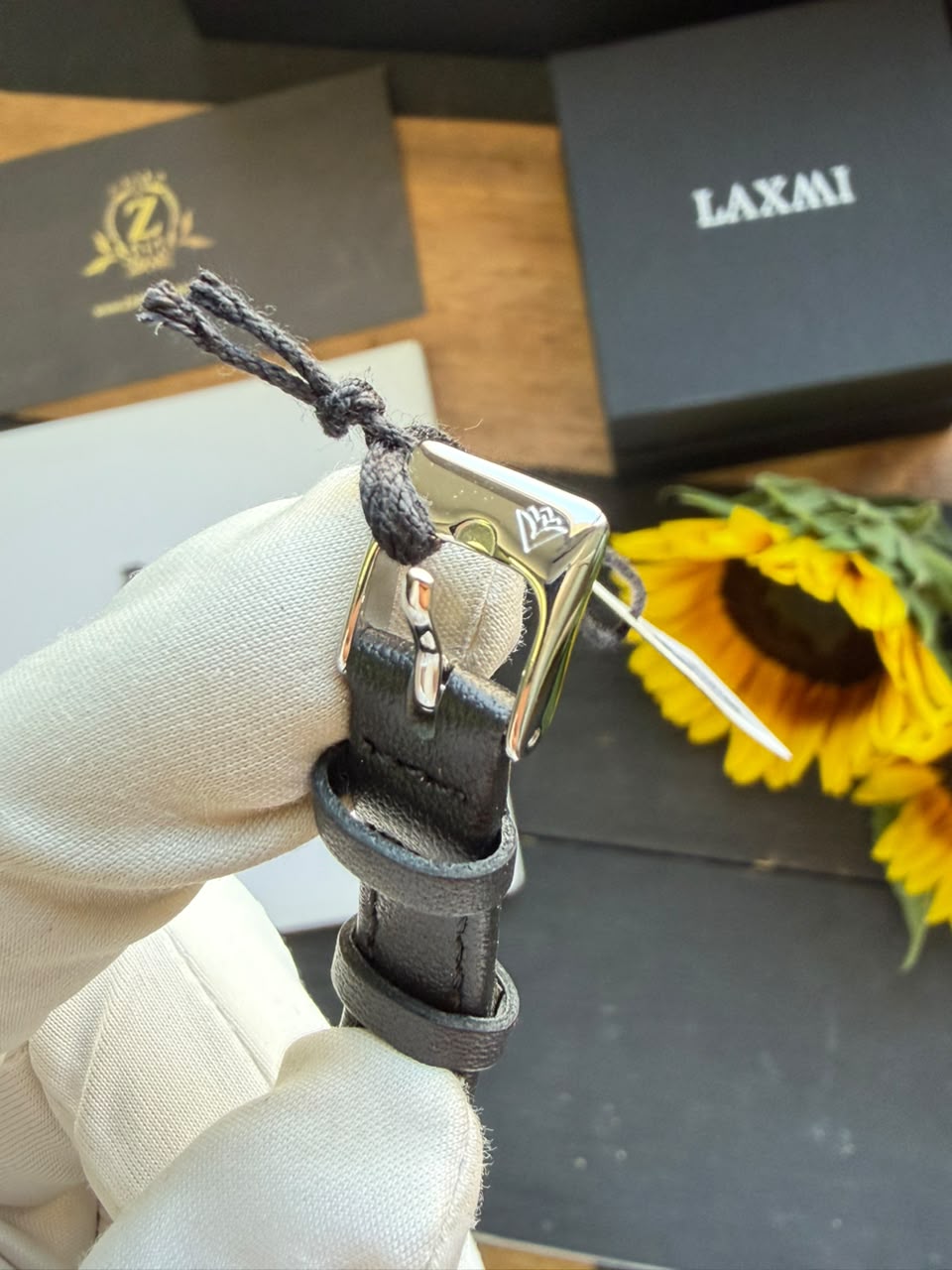ساعت مچی زنانه لاکسمی LAXMI اورجینال مدل LA-8233-2
