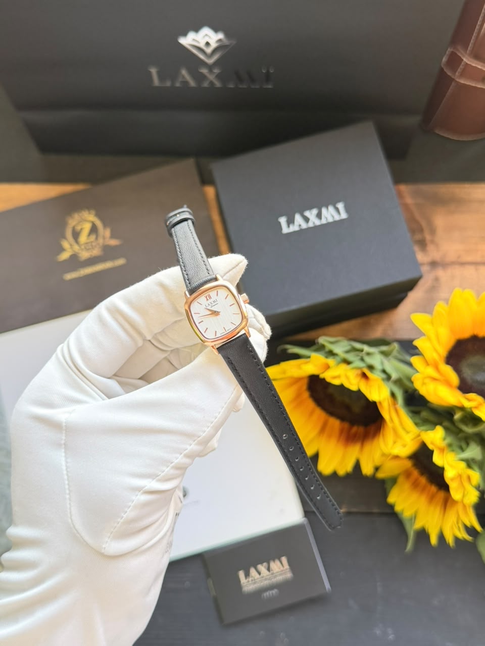 ساعت مچی زنانه لاکسمی LAXMI اورجینال مدل LA-8233-3