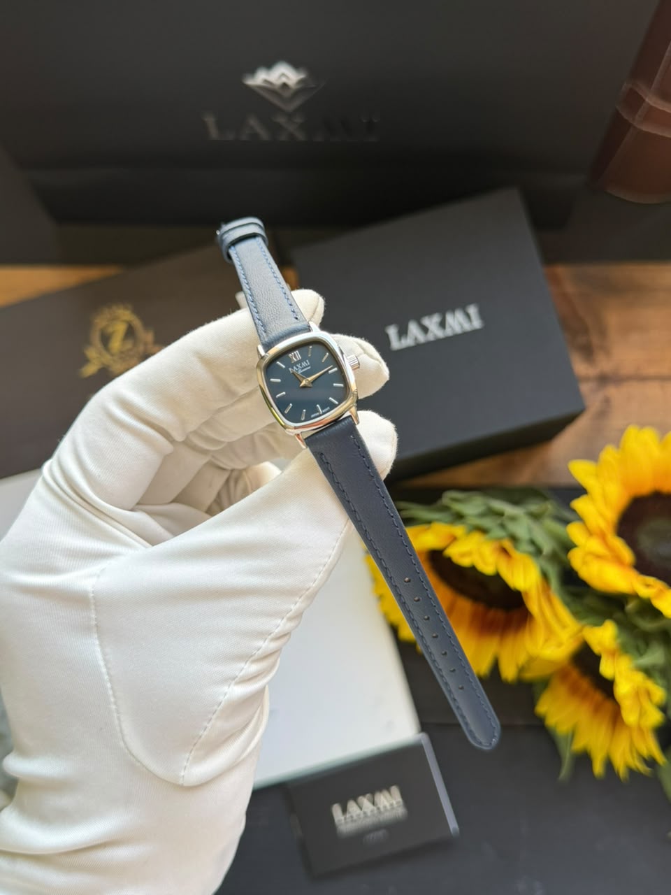 ساعت مچی زنانه لاکسمی LAXMI اورجینال مدل LA-8233-5