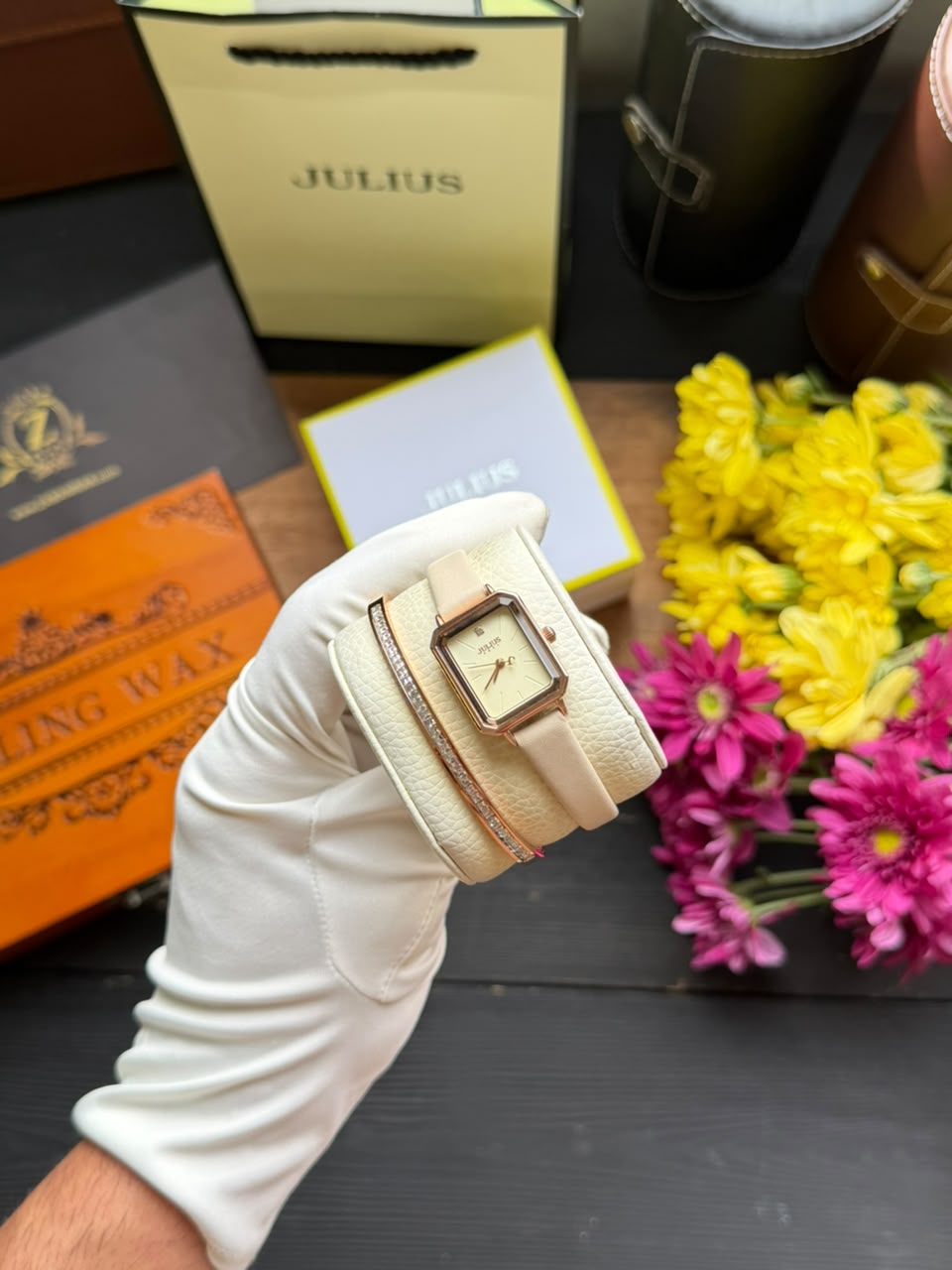 ساعت مچي زنانه بند چرمي جوليوس مدل JA-1231A